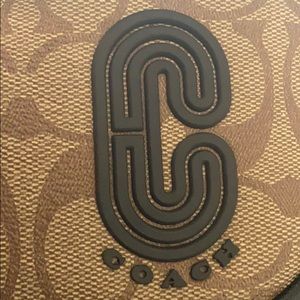 Meet your Posher, Ally